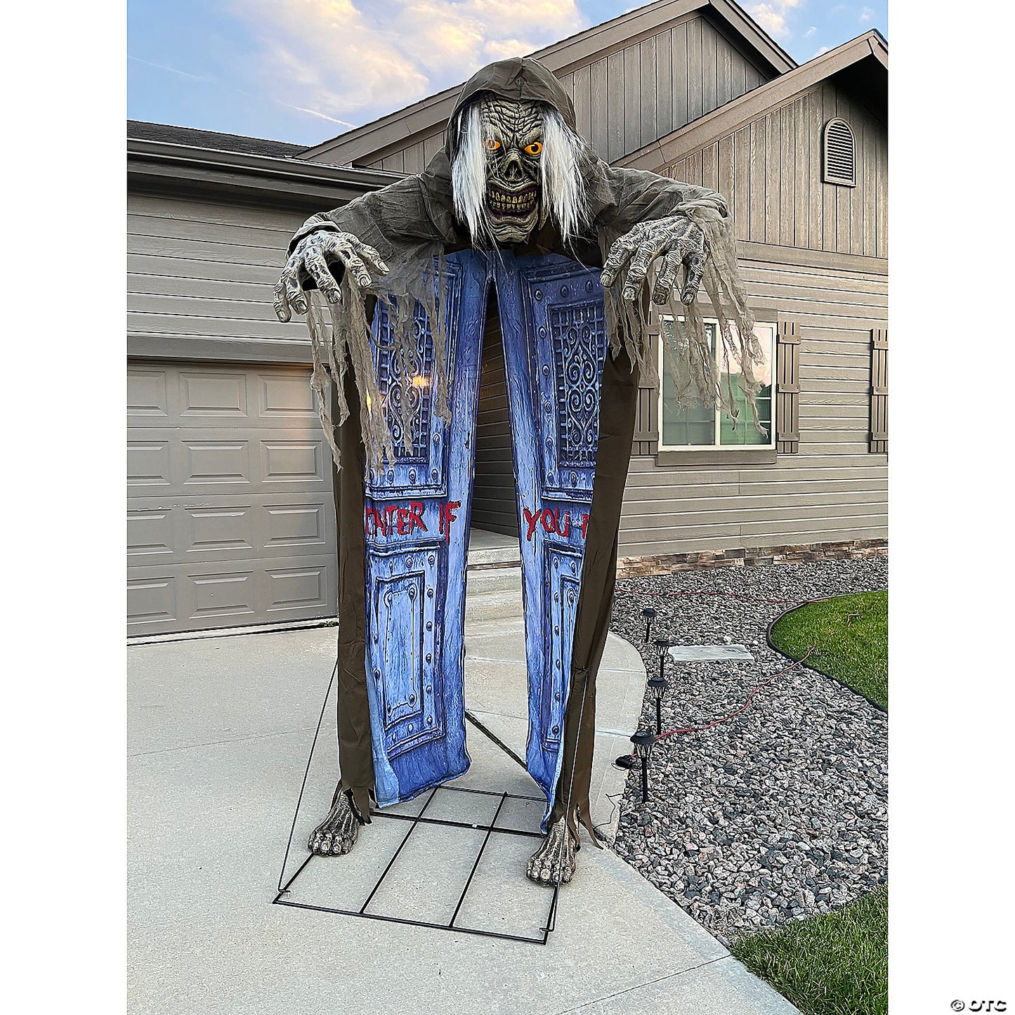 10' Animated Looming Ghoul Archway Prop | USA Decoration®
