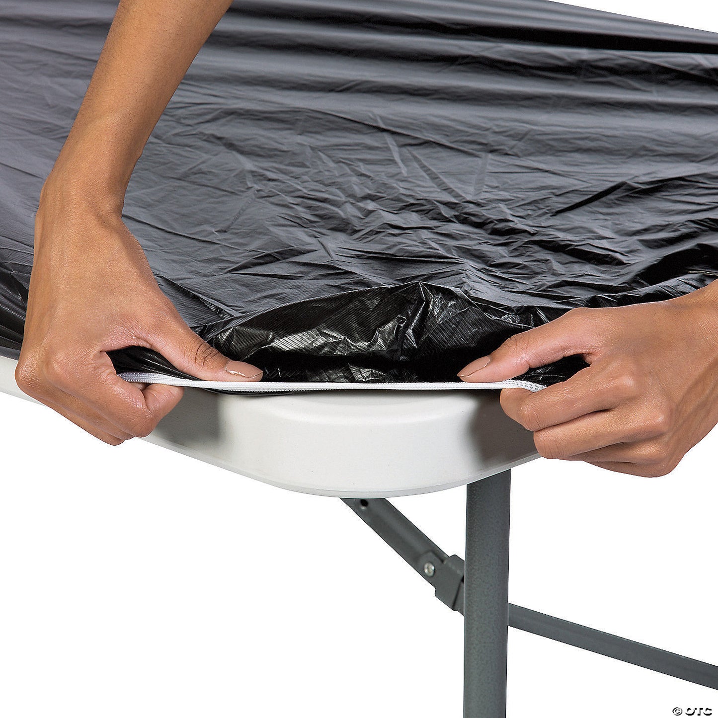 6 ft. Black Fitted Rectangle Disposable Plastic Tablecloth | USA Decoration®