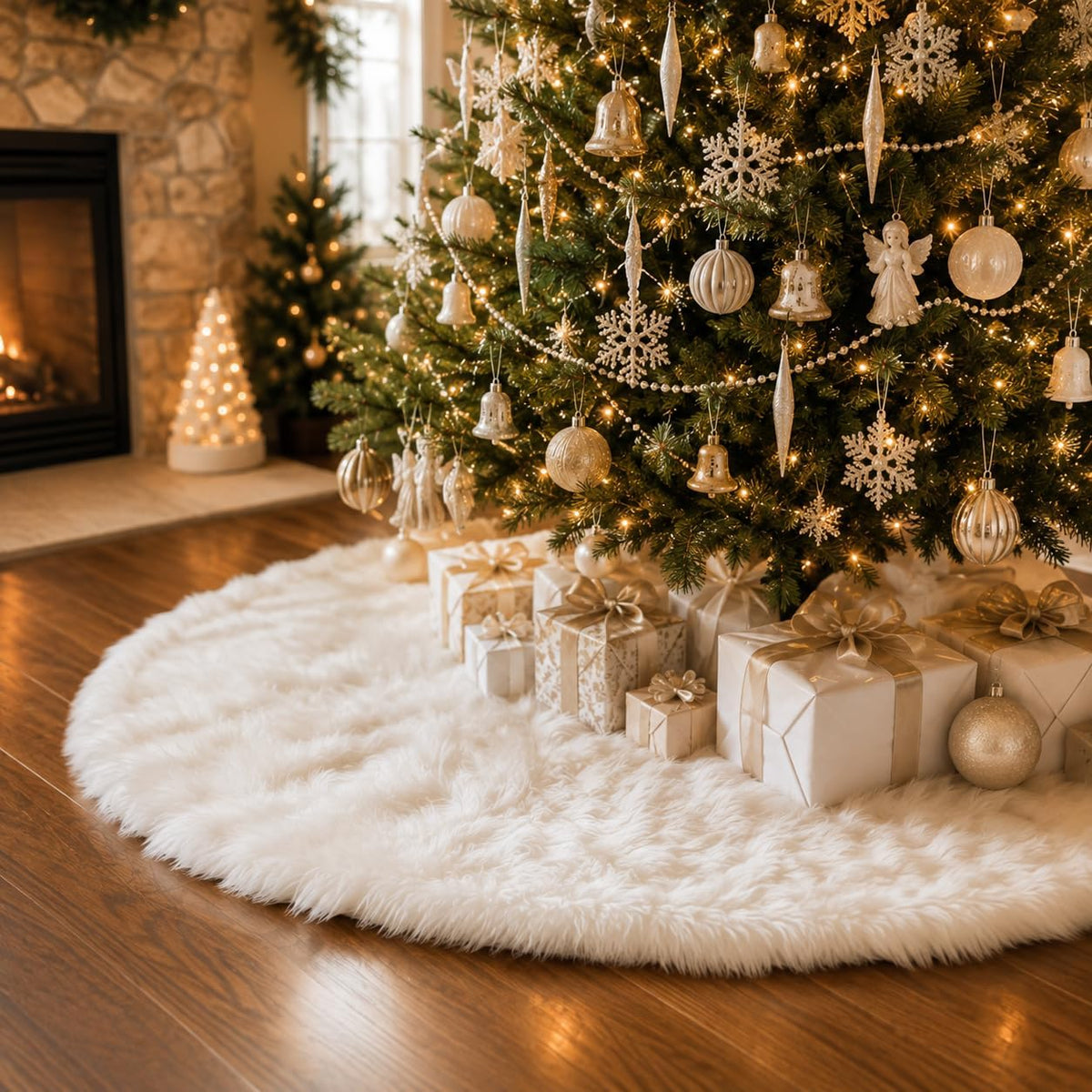 YEAHOME Christmas Tree Skirt, 48 Inch White Soft Faux Fur Tree Skirts Plush Christmas Decorations, White Ornaments Christmas Tree Skirts Xmas Decorations Indoor Holiday Party Decor