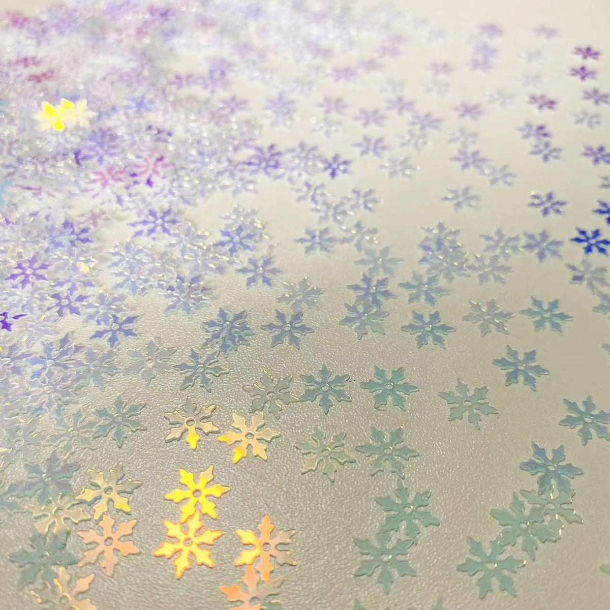 2000 Pieces/50g Snowflakes Party Glitter PVC Confetti for Christmas Table Confetti Glitter for Winter Snowfield Wonderland Xmas Party Supplies DIY Craft Projects Party Decorations