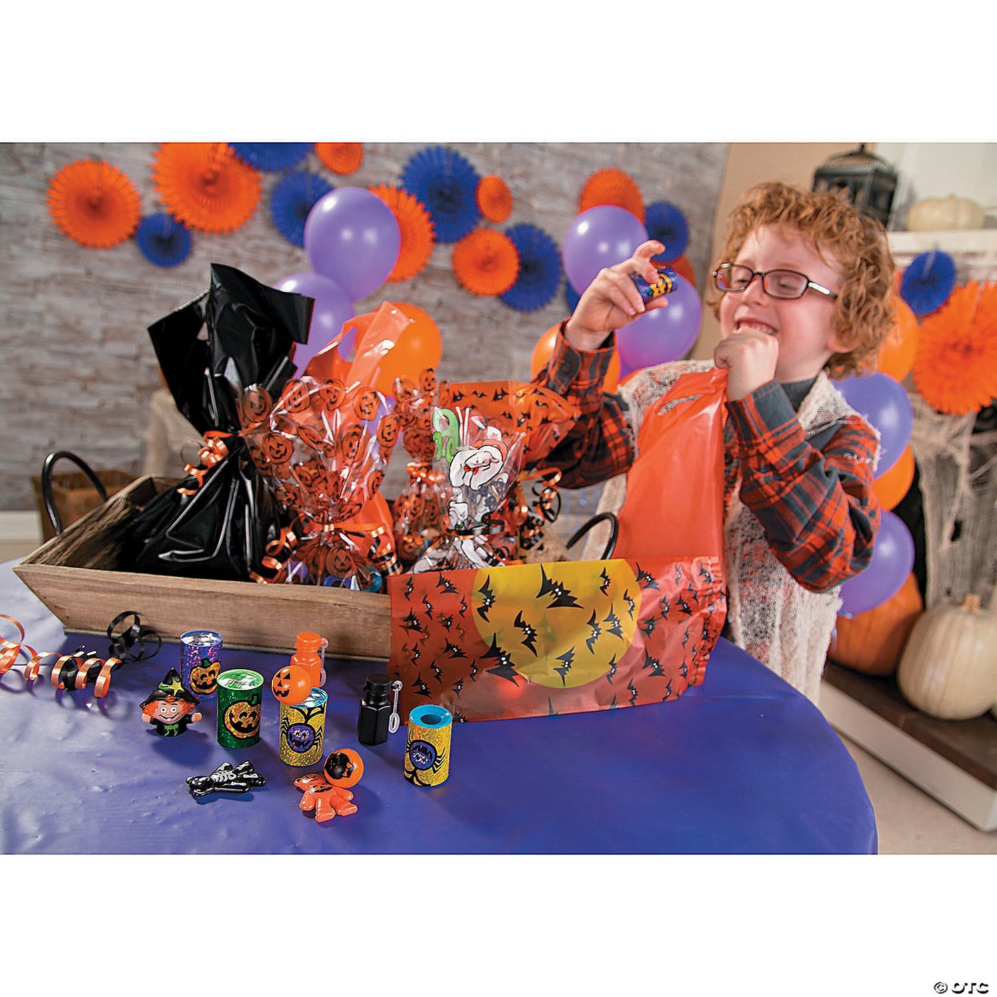 8 1/2" x 12" Bulk 50 Pc. Bright Orange Plastic Goody Bags with Handles | USA Decoration®