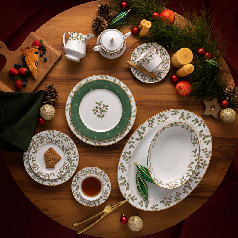Noritake Holly and Berry Gold 12-Piece Dinnerware Set, Servicer For 4