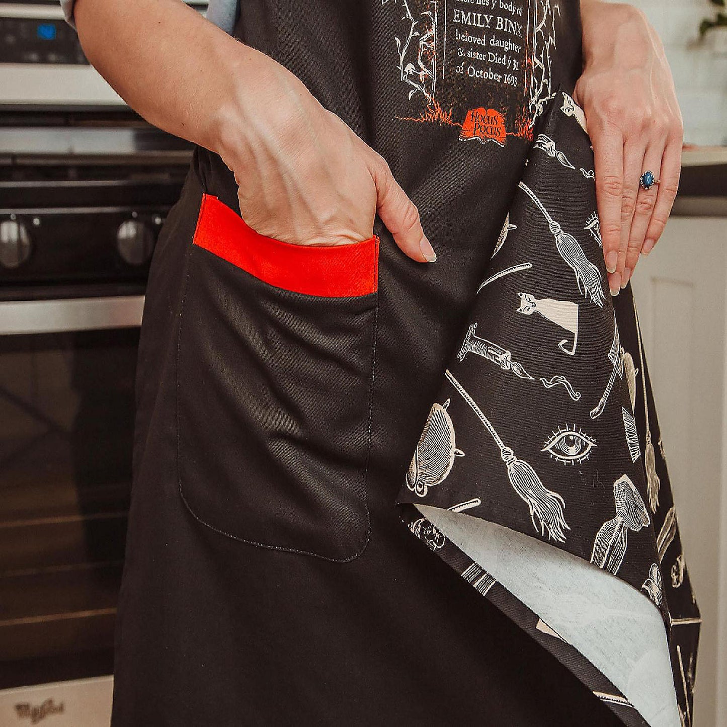 Disney Hocus Pocus Black Kitchen Cooking Apron | USA Decoration®