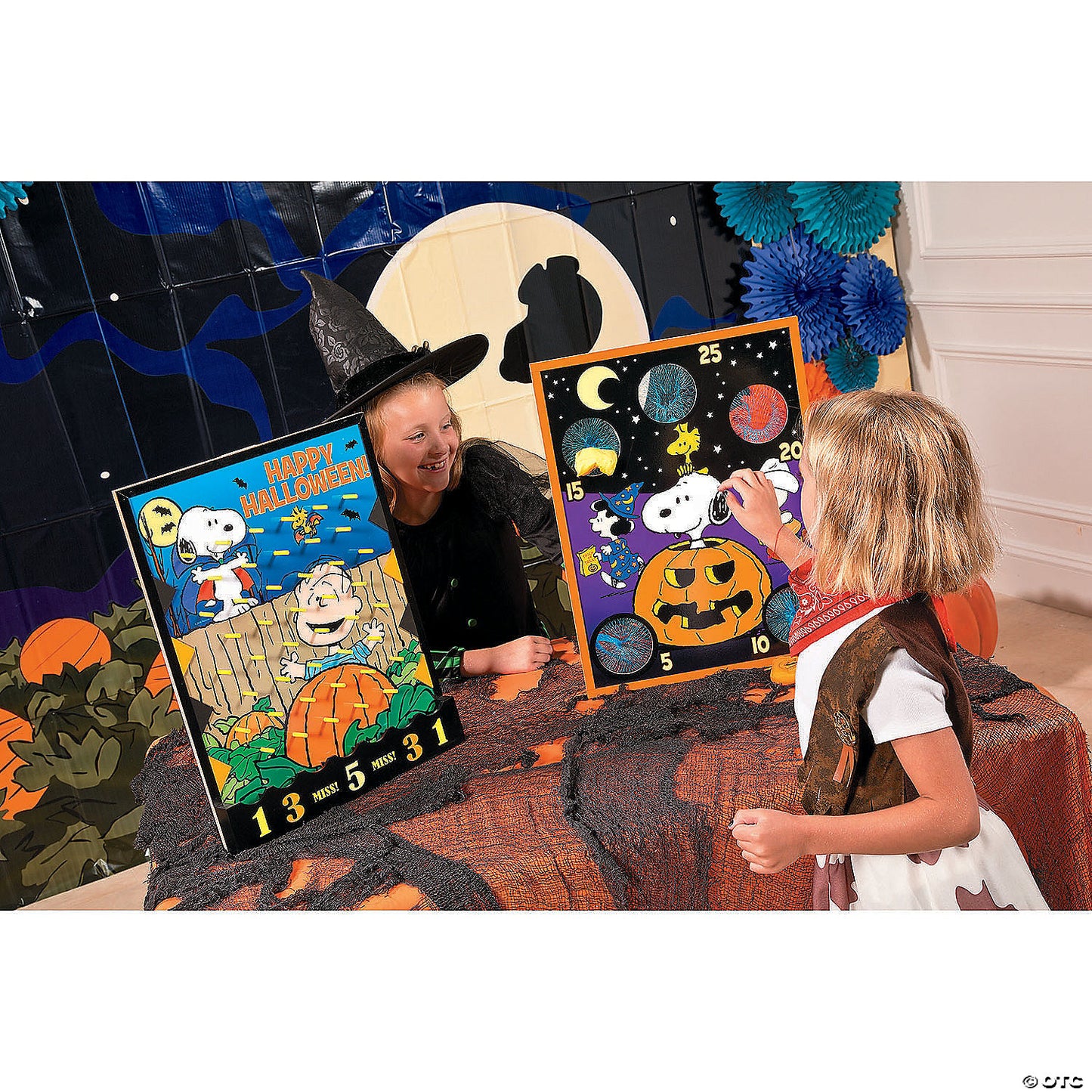 Peanuts® Snoopy Halloween Bean Bag Toss Game | USA Decoration®