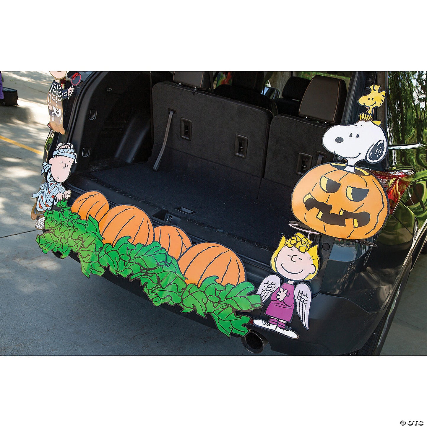 Value Peanuts It’s the Great Pumpkin Trunk-or-Treat Decorating Kit - 6 Pc. | USA Decoration®