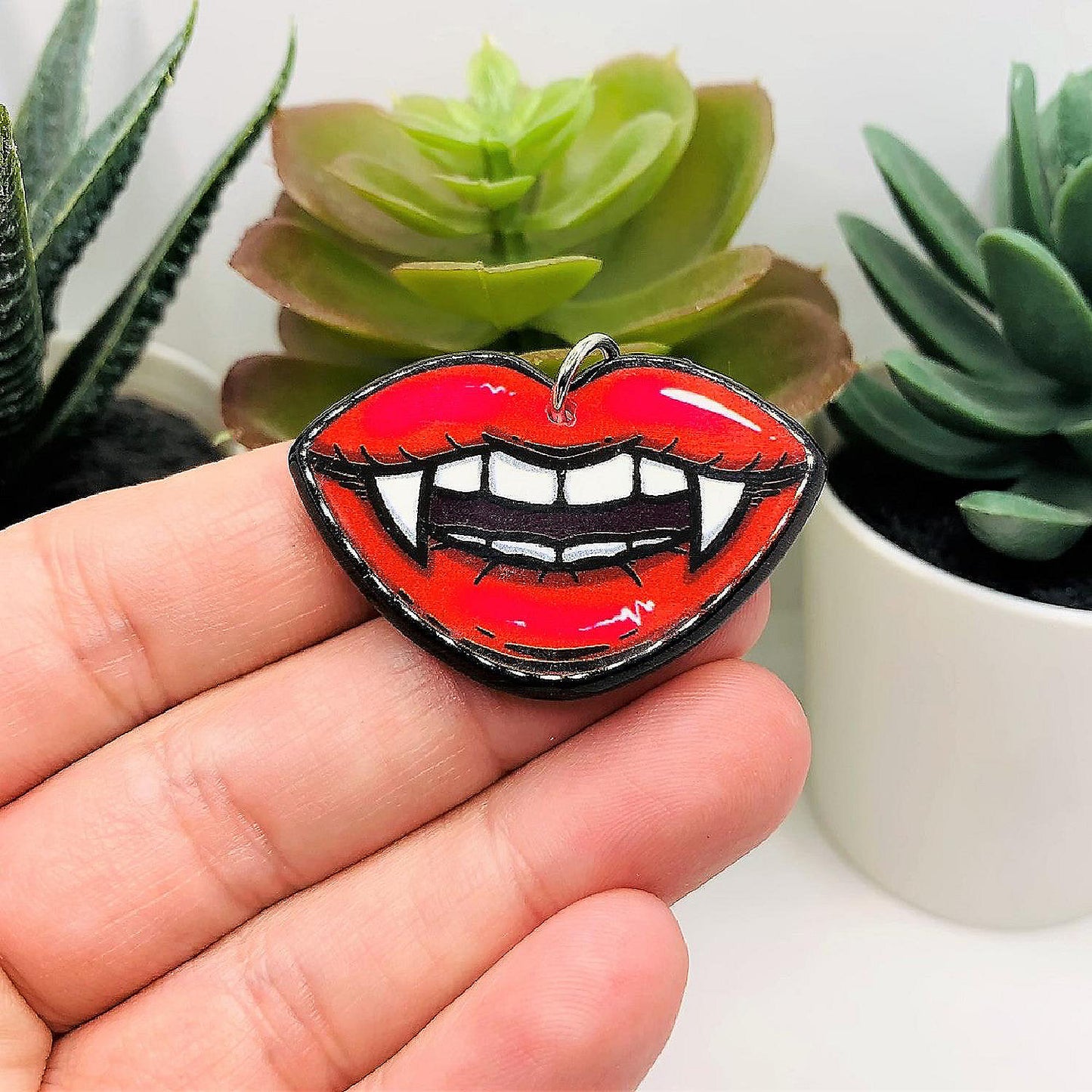 20 Pcs Large Vampire Teeth Pendants | USA Decoration®