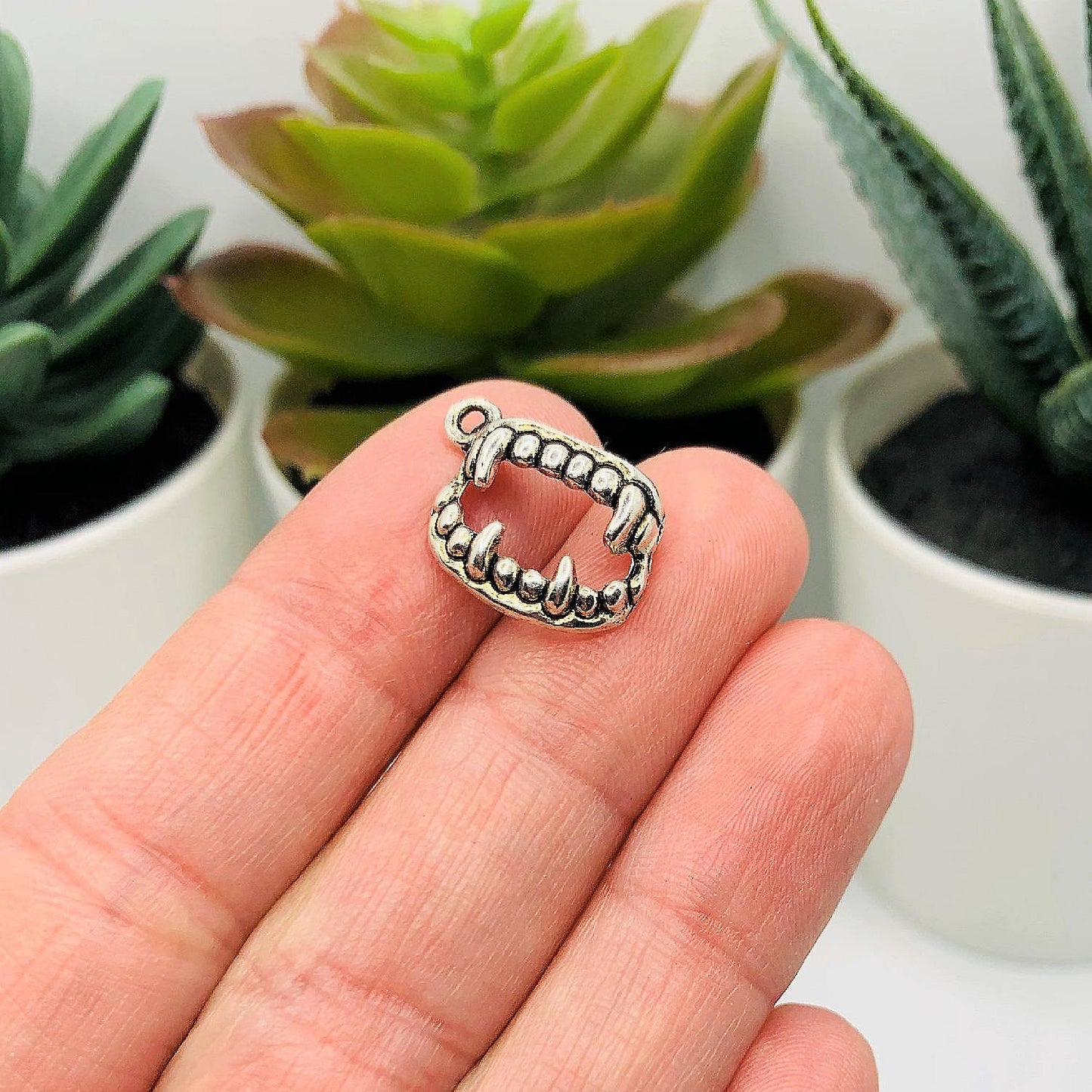 20 Pcs Vampire Teeth Halloween Charms | USA Decoration®