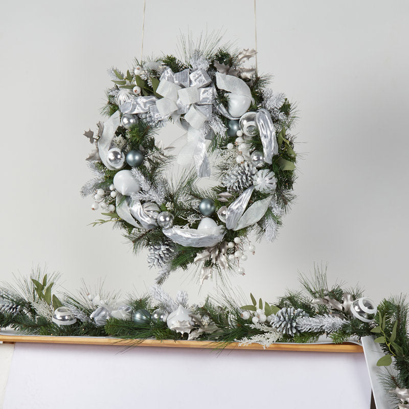30" pre-lit Christmas wreath