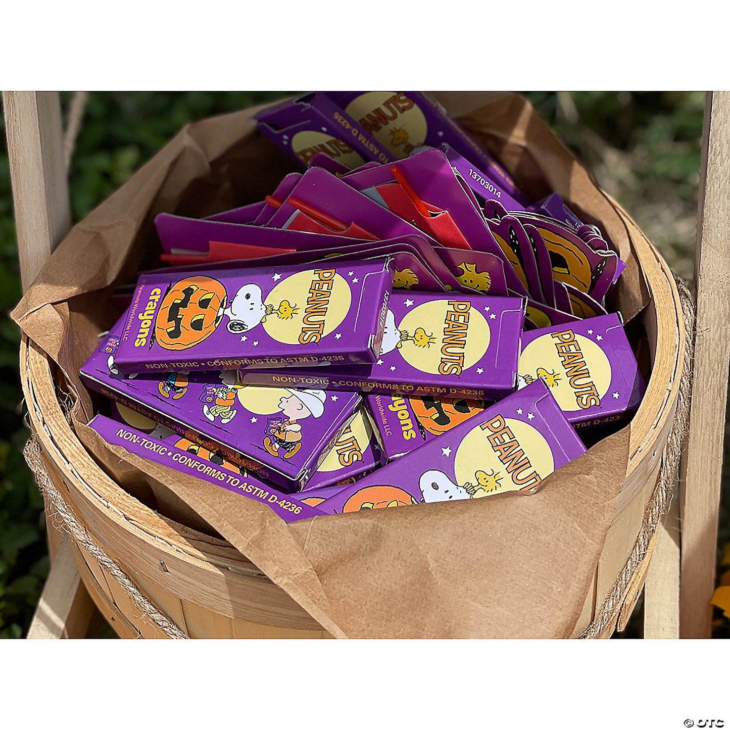 4-Color Peanuts® Halloween Crayons - 24 Boxes | USA Decoration®