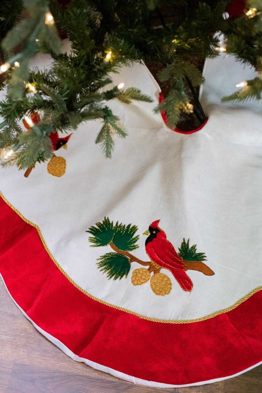 48” Cardinal Design Tree Skirt