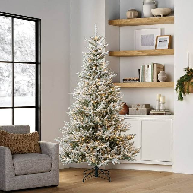 Member's Mark 7.5' Pre-Lit Snowy Georgia Christmas Tree | USA Decoration®