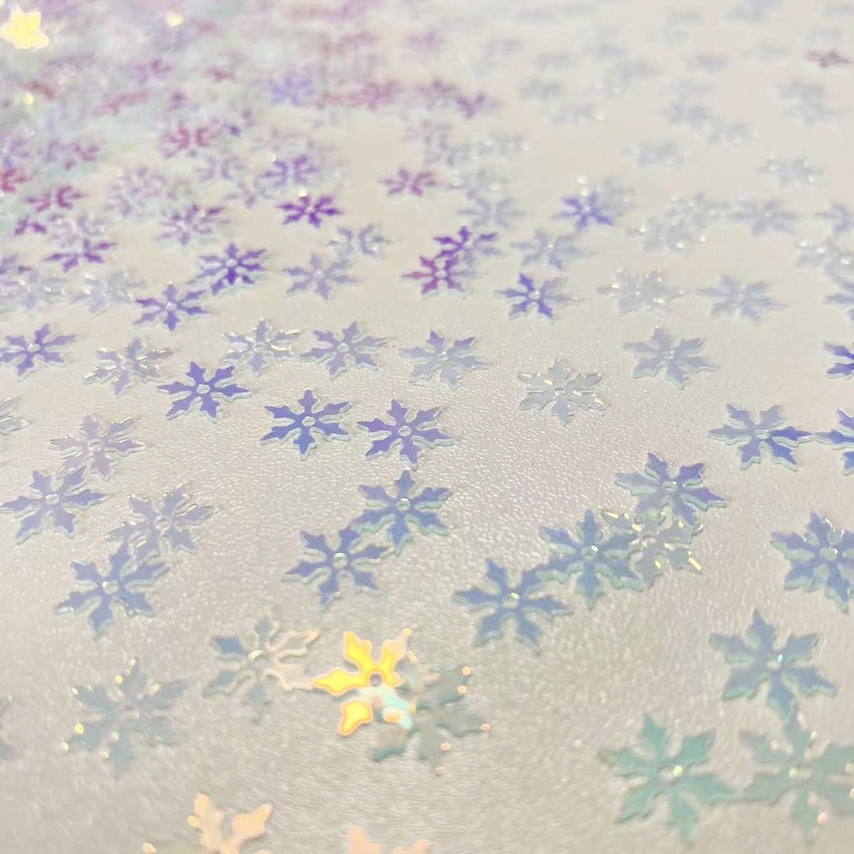 2000 Pieces/50g Snowflakes Party Glitter PVC Confetti for Christmas Table Confetti Glitter for Winter Snowfield Wonderland Xmas Party Supplies DIY Craft Projects Party Decorations