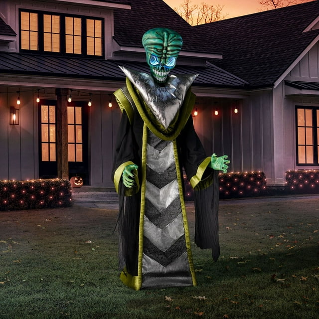 Member's Mark 8.5' Pre-Lit Animated Alien | USA Decoration®