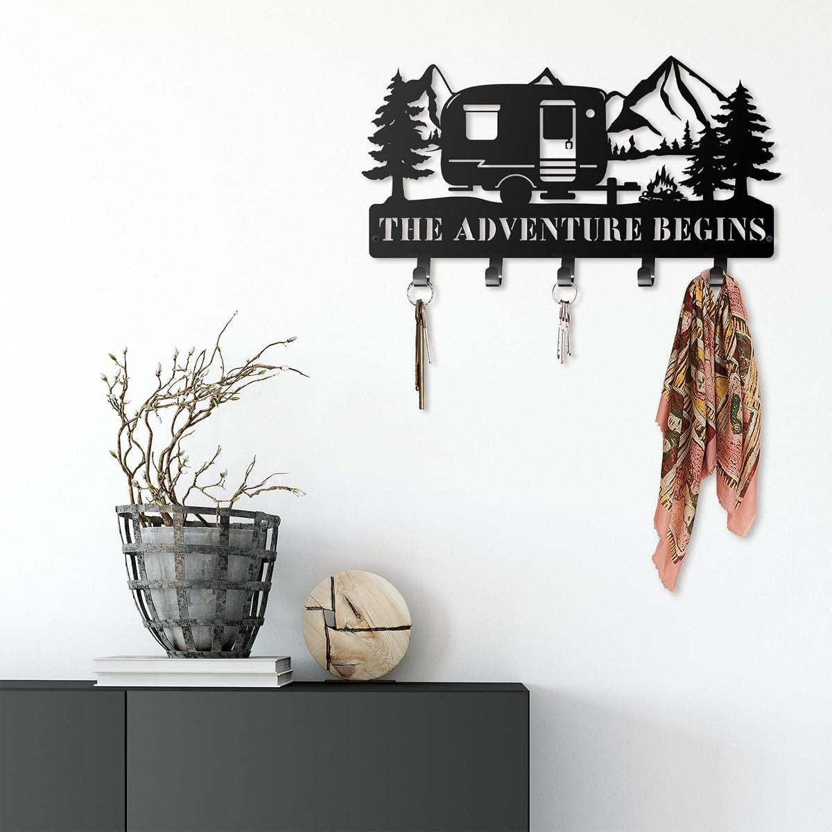 Maitys Keyholder Wall Decorative Metal Camper Key Rack Hanger with Hooks