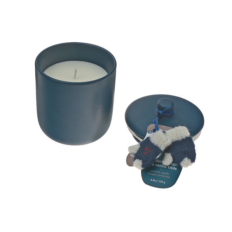 8.8 Oz Candle And Knitted Glove Cranberry Cassis