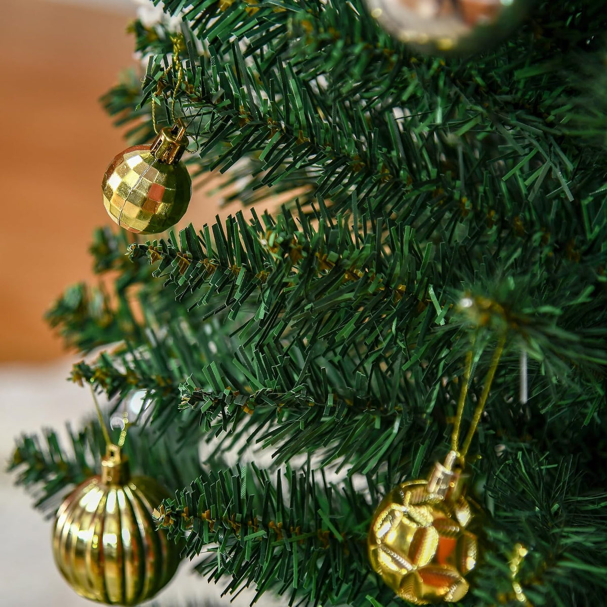 HOMCOM 6' Artificial Pencil Christmas Tree 390 Realistic Branch Tips Green