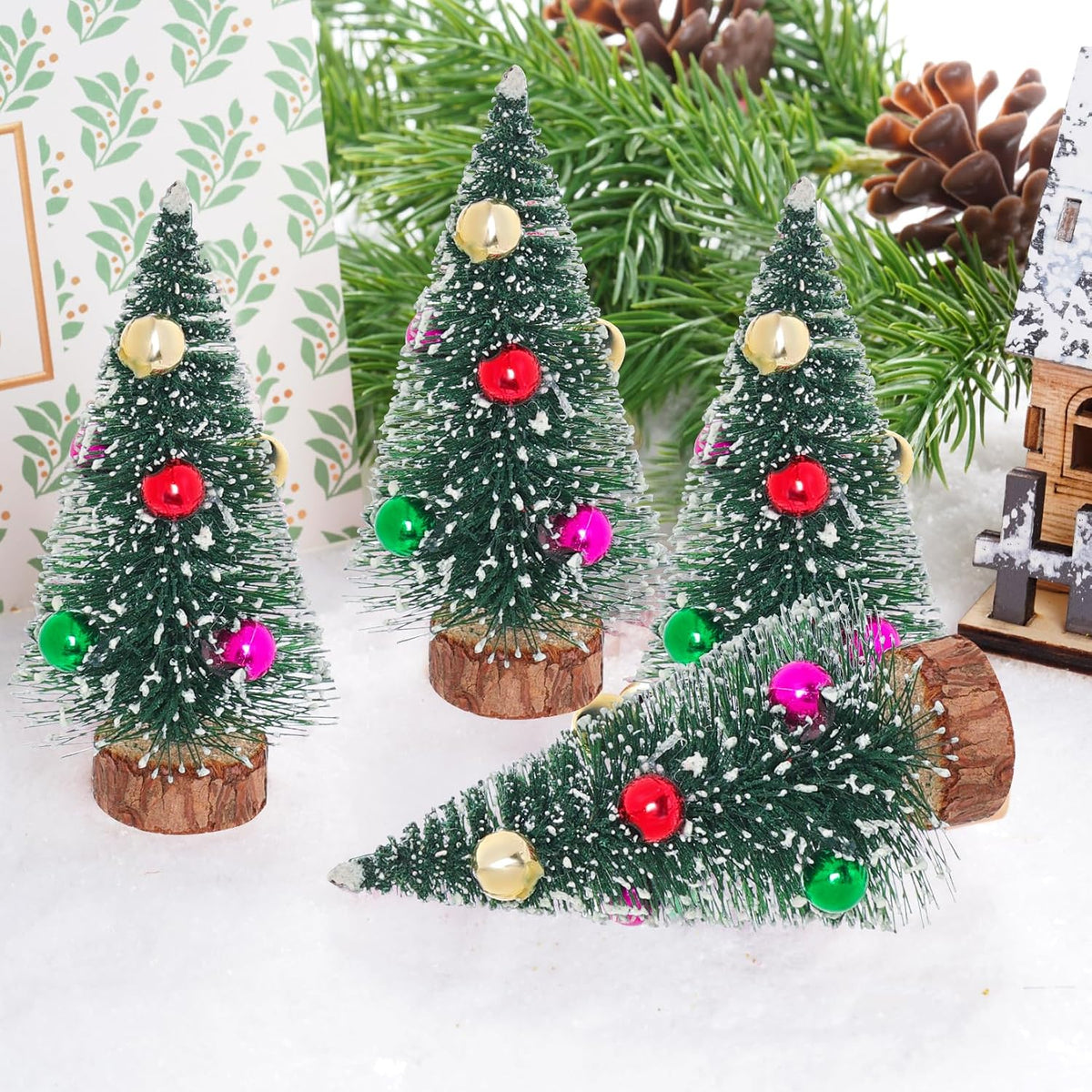Yookat 12Pcs Mini Christmas Trees Bottle Brush Trees Small Sisal Trees Mini Pine Trees with Wood Base Small Bottle Brush Trees for Christmas Winter Decoration (Green)