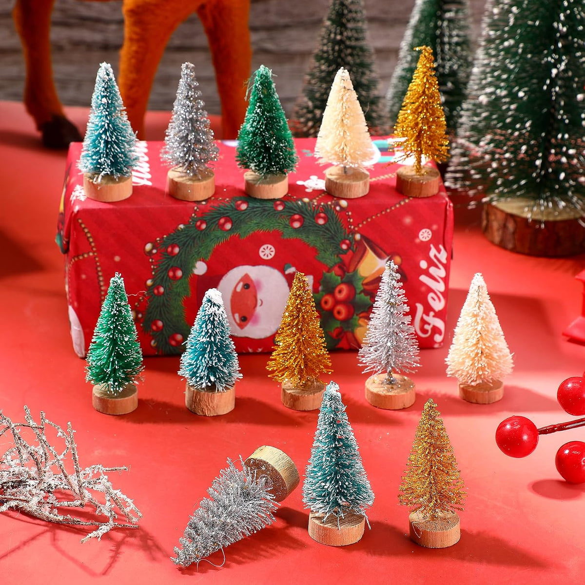 Crowye 100 Pcs Mini Christmas Tree with Wood Base, Multiple Colors