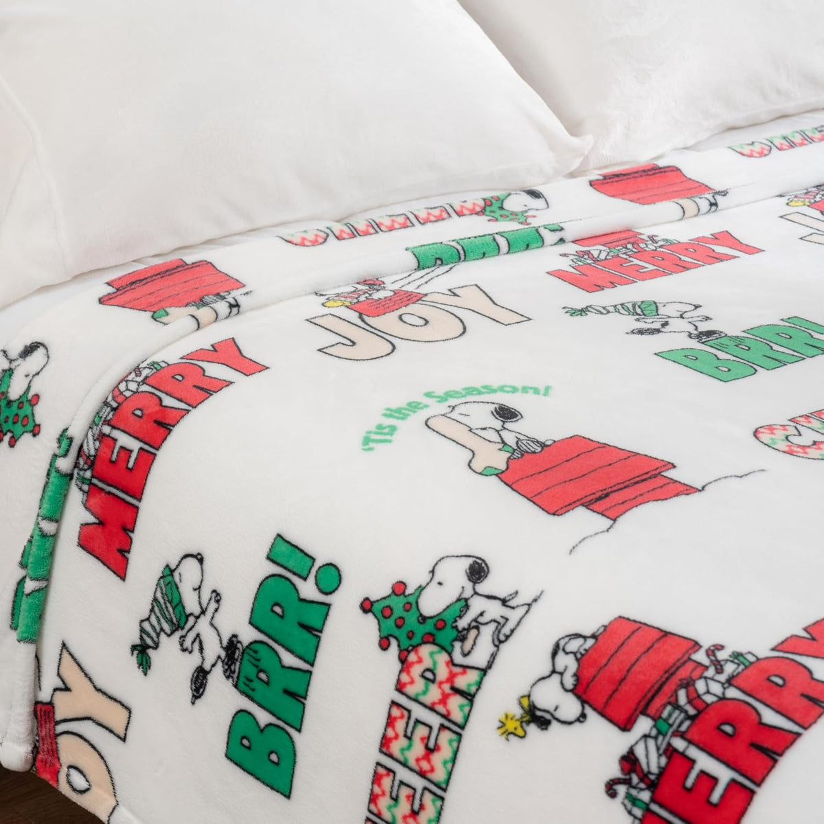 Berkshire Blanket PeanutsÂ® VelvetLoftÂ® Cute Character Snoopy Plush Blanket,Christmas Snowy Scene,Full/Queen 90 in x 90 in (Official PeanutsÂ® Product)