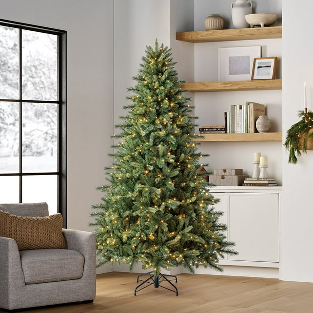 Member's Mark 7.5' Augusta Pine Pre-Lit Christmas Tree | USA Decoration®