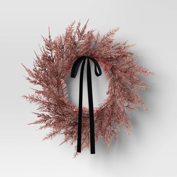 22-Inch Traditional Christmas Wreath Classic Greenery Holiday Door Décor