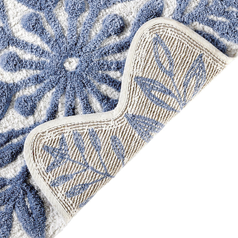 Hallmark Multi Snowflake Shaped Tufted Holiday Bath Rug, 30" Round