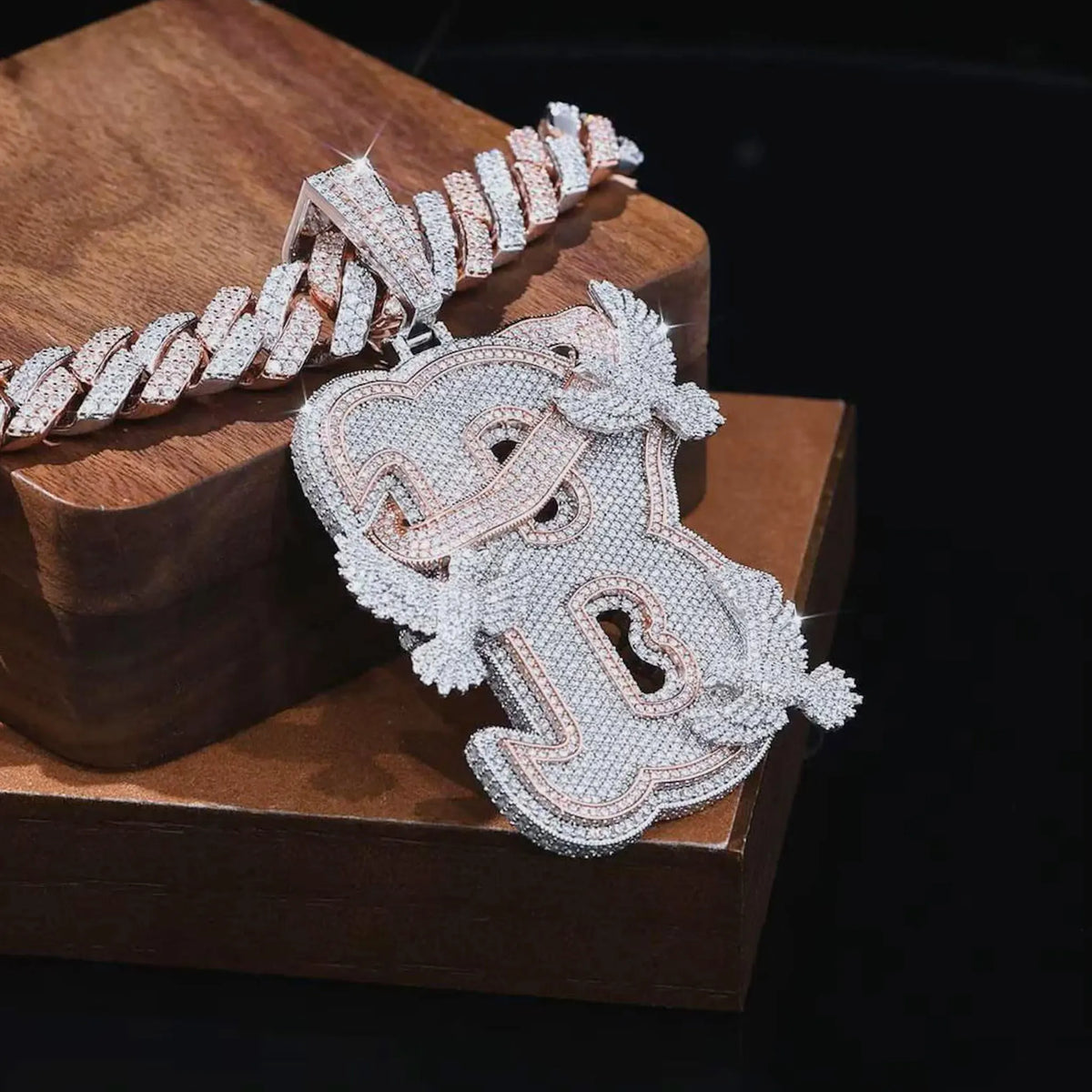 LYEE CYEE Exquisite Jewelry Two Tone Full Diamond Peace Dove Letter B Rap Pendant Necklace Round Cutting Fashionable Charm Hip Hop Jewelry, Exquisite Cutting Craftsmanship, Shining with Light, Festival, Anniversary Gift, Birthday Gift or Stacked Wear