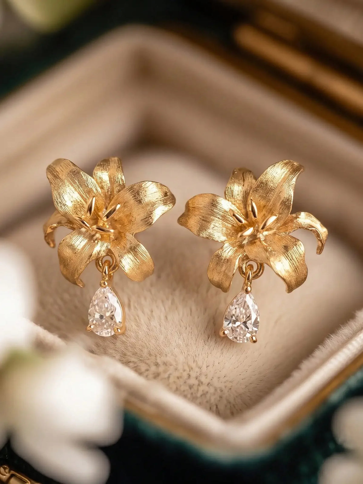 2 Pcs Ancient Craft Golden Lily Flower Drop Pendant Earrings, Fashionable Chinese Style Luxury Earrings, Gift For Wife/Girlfriend