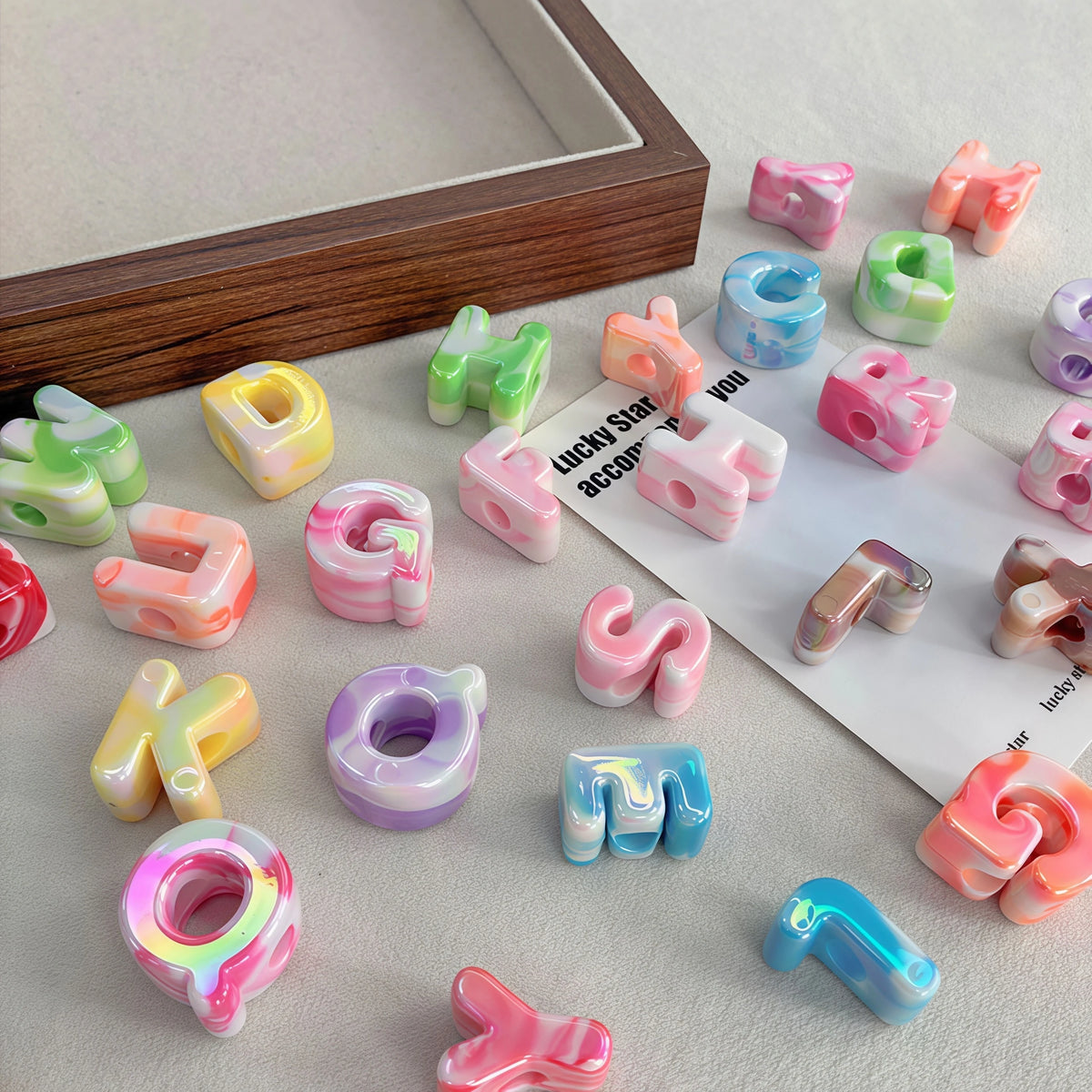 Iridescent Acrylic Alphabet Beads 26-100pcs Acrylic Alphabet Beads Large Hole Two-Tone Iridescent UV Coated for DIY Phone Chain Keychain Jewelry Making Loose Bead