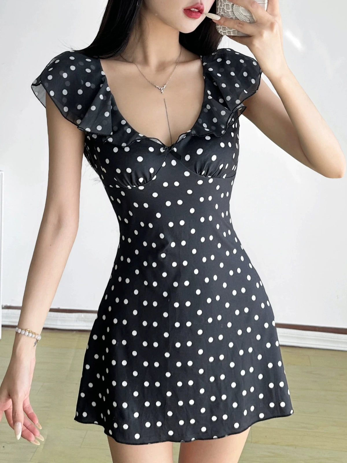 Women's French Style V-Neck Polka Dot Mini Dress A-Line Summer Sundress with Flying Sleeves for Holiday Fashion Outfit