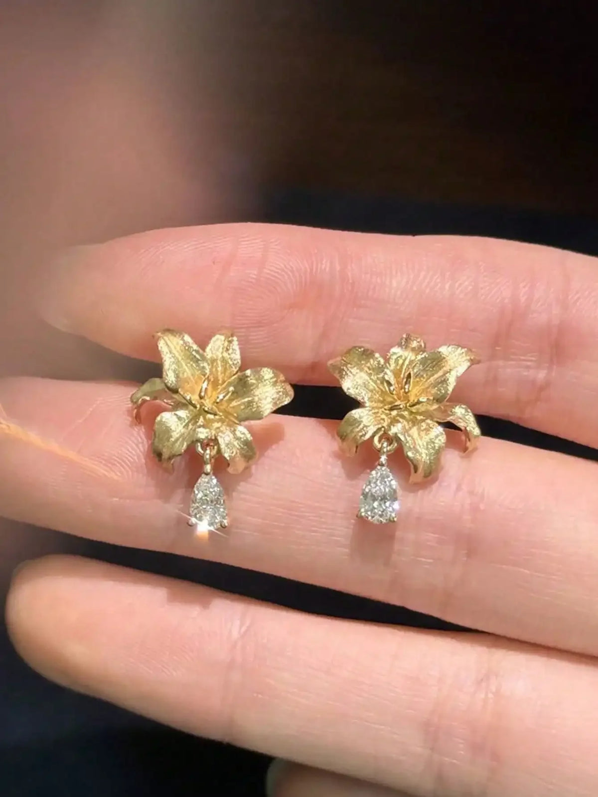 2 Pcs Ancient Craft Golden Lily Flower Drop Pendant Earrings, Fashionable Chinese Style Luxury Earrings, Gift For Wife/Girlfriend