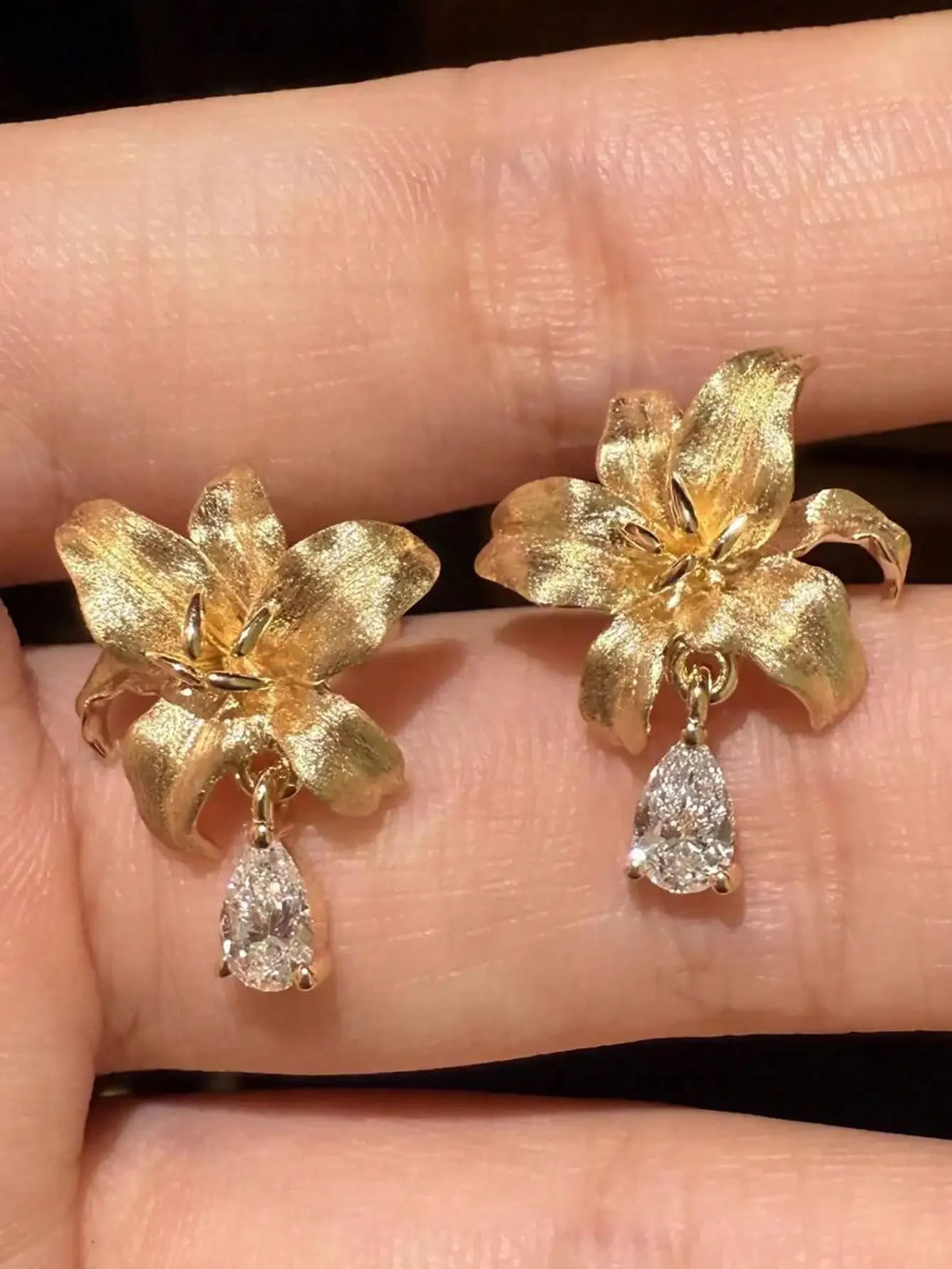 2 Pcs Ancient Craft Golden Lily Flower Drop Pendant Earrings, Fashionable Chinese Style Luxury Earrings, Gift For Wife/Girlfriend