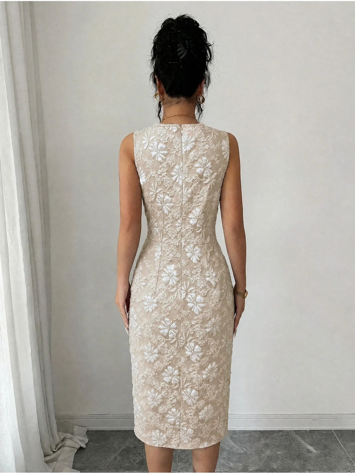 Women's Square-Neck, Single-Breasted Jacquard Midi Skirt; Sleeveless, Slim-Fit, Slit, Hip-Hugging Dress.