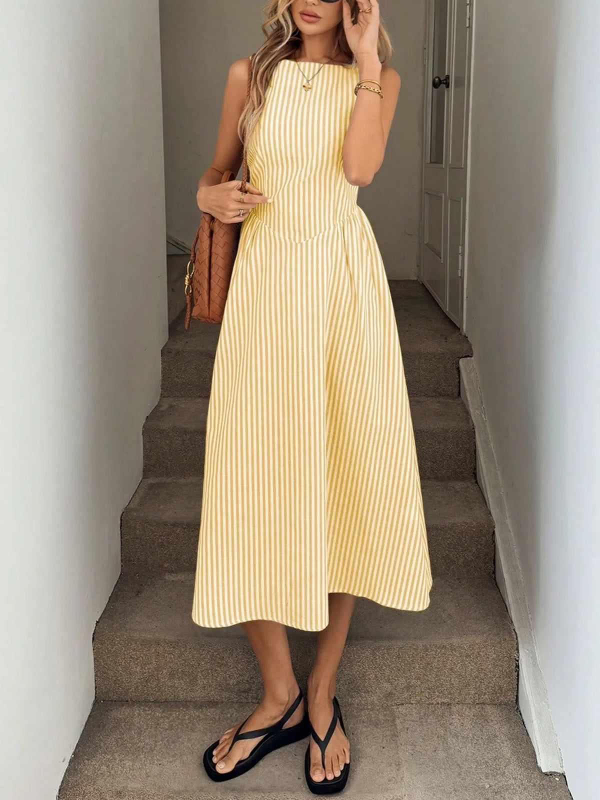 2025 slimming summer fresh vertical striped sleeveless dress with elegant temperament