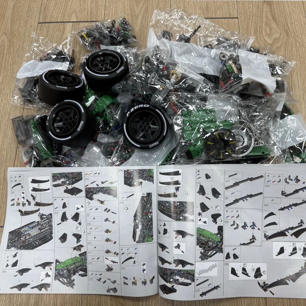 2026 NEW Technical Classic Performance 1547PCS Green Sports Car Building Blocks MOC DIY Assembly Model Boys Toys Christmas Gifts