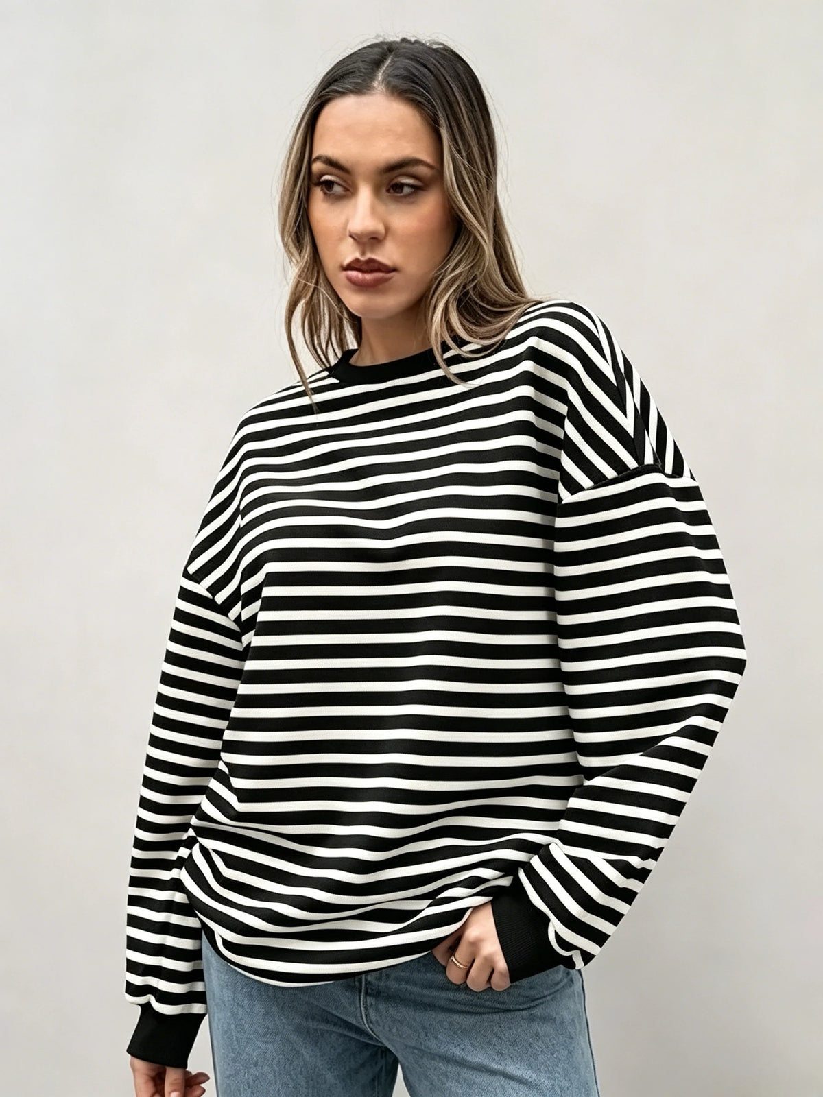 Women's Oversized Black White Striped Crew Neck Sweatshirt Drop Shoulder Long Sleeve Loose Casual Pullover Top with Rib Cuff