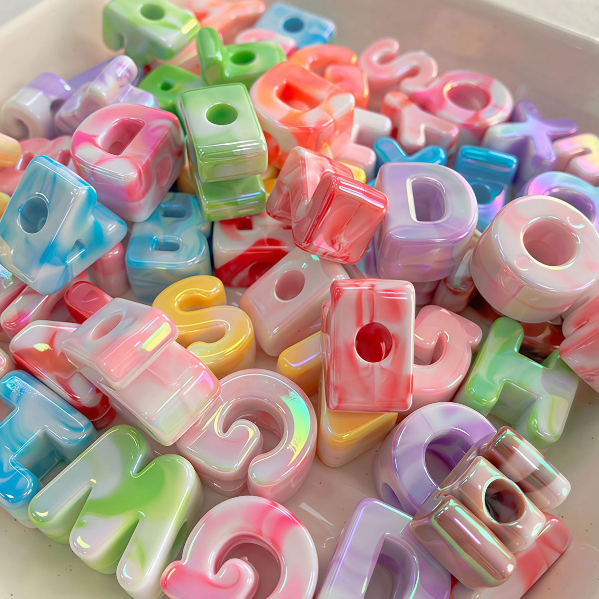 Iridescent Acrylic Alphabet Beads 26-100pcs Acrylic Alphabet Beads Large Hole Two-Tone Iridescent UV Coated for DIY Phone Chain Keychain Jewelry Making Loose Bead