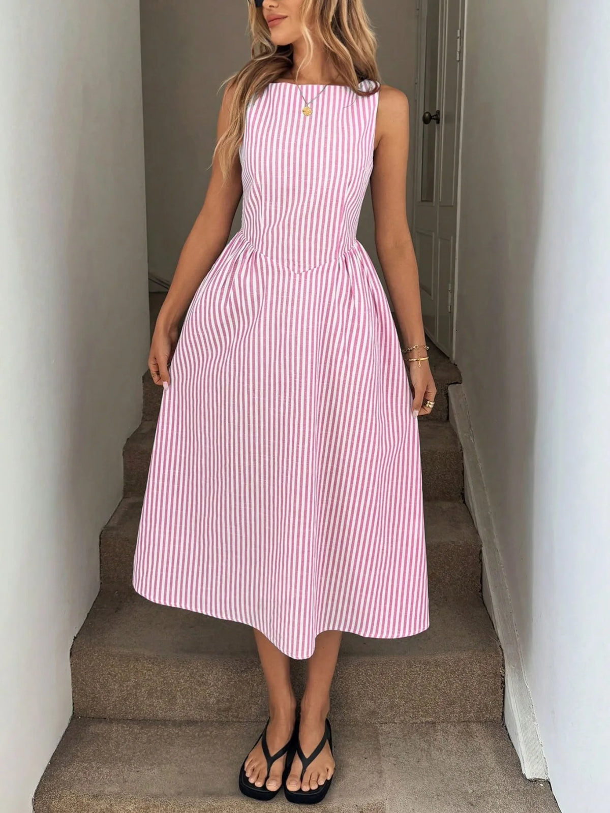 2025 slimming summer fresh vertical striped sleeveless dress with elegant temperament