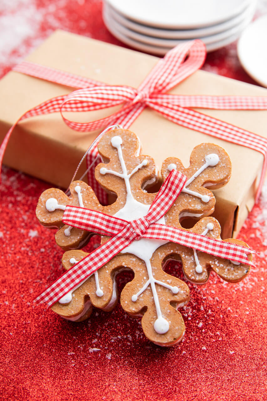 5? Resin Gingerbread Snowflake Ornament Festive Holiday Keepsake