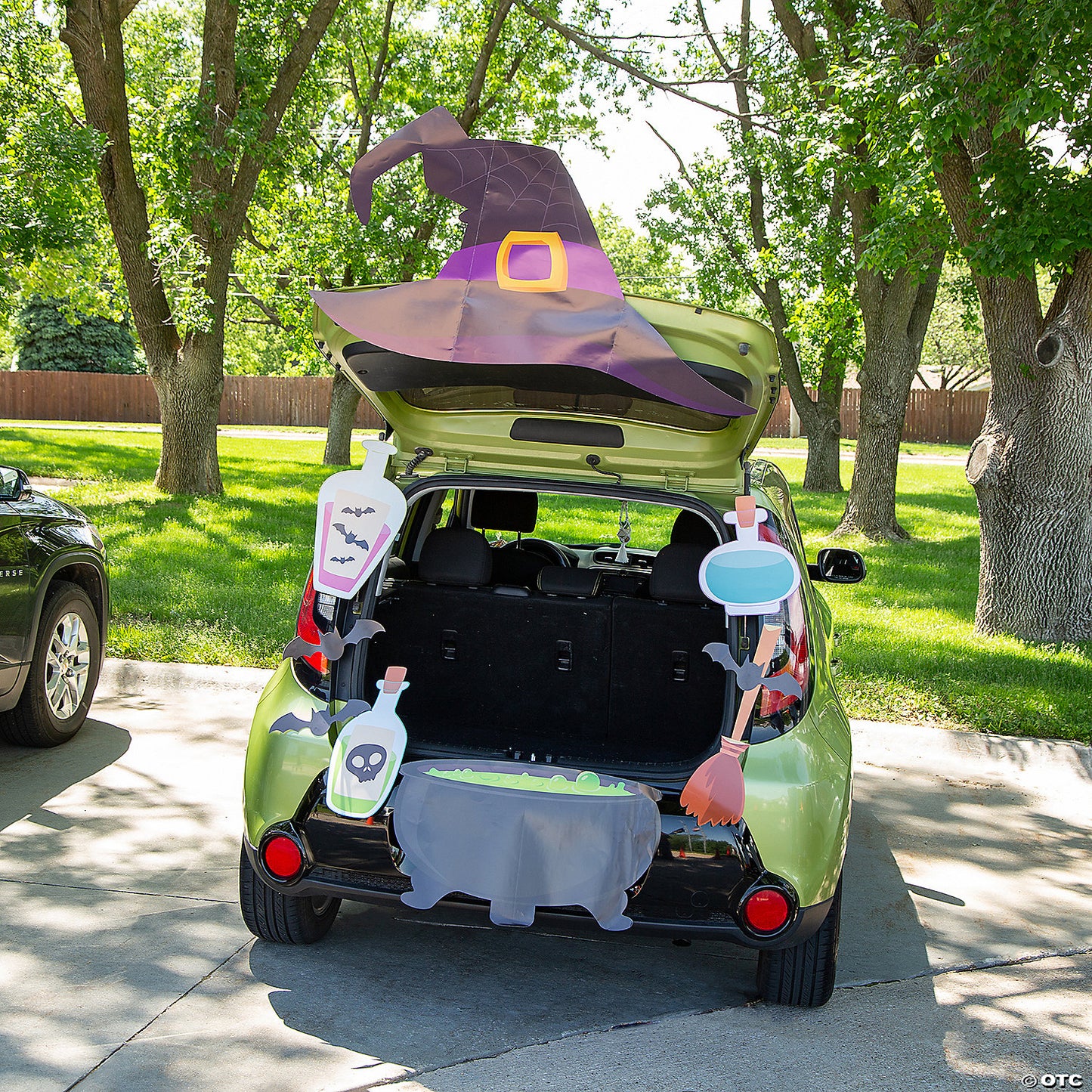 9 Piece(s): Value Classic Witch Trunk-or-Treat Cardstock Decorating Kit - 9 Pc. | USA Decoration®